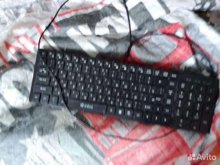 Клавиатура и наушники