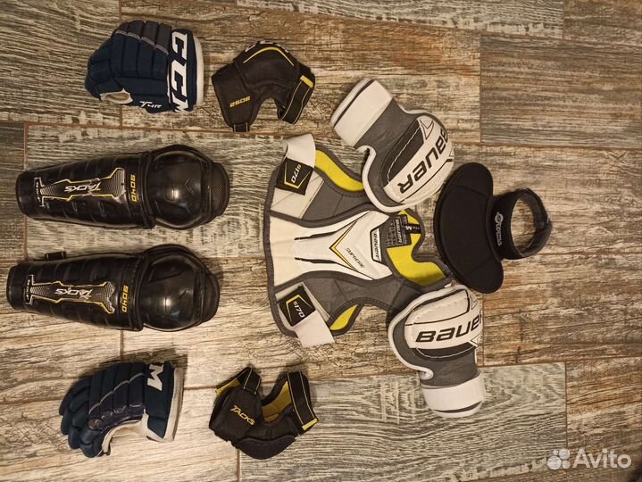 Детская хоккейная форма + детские коньки