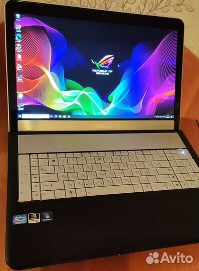 Огромный 17'3 (1920x1080) на i7/12гб/SSD