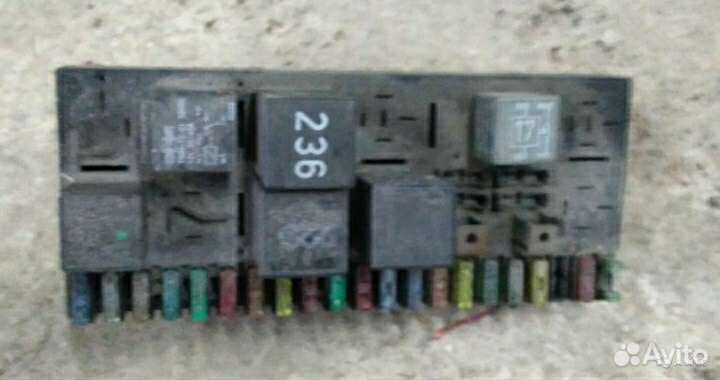 Блок предохранителей Ауди 100 С3