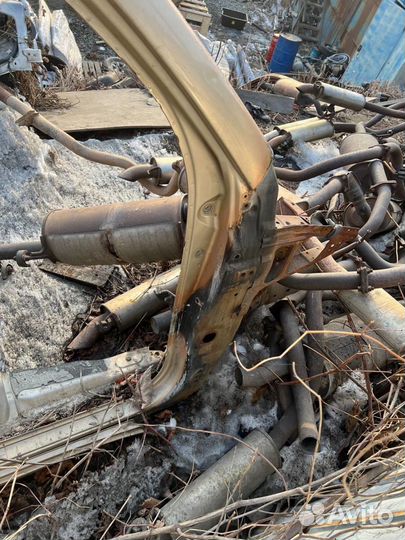 Стойка средняя на Lexus LX570, Land Cruiser 200