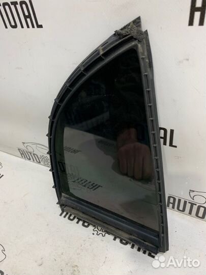 Стекло двери заднее левое Honda Civic 4D R18A2