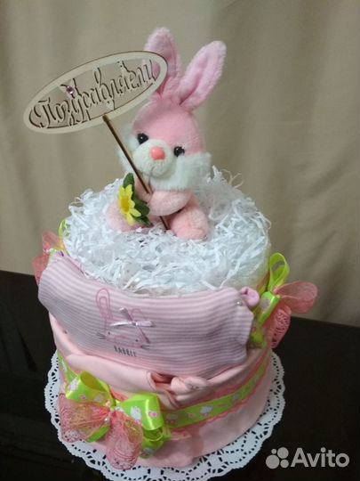 Торт из памперсов (подгузников) и детской одежды