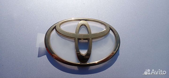 Эмблема Шильдик Тойота