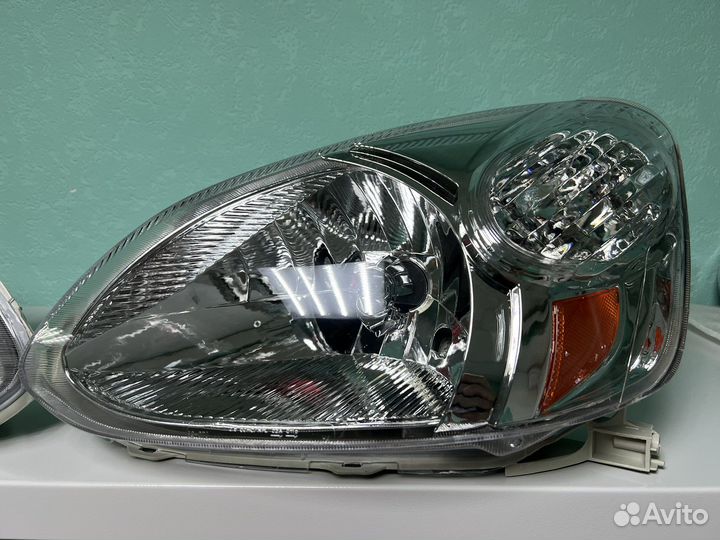 Фары Toyota Platz / Echo