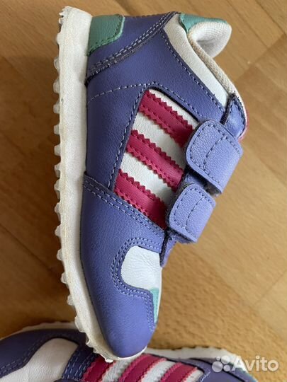 Кроссовски adidas 21