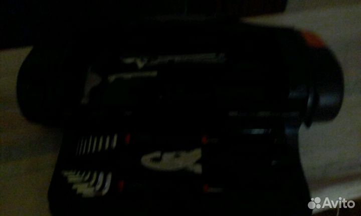 Инструменты и фонарь (2/1) для автомобиля