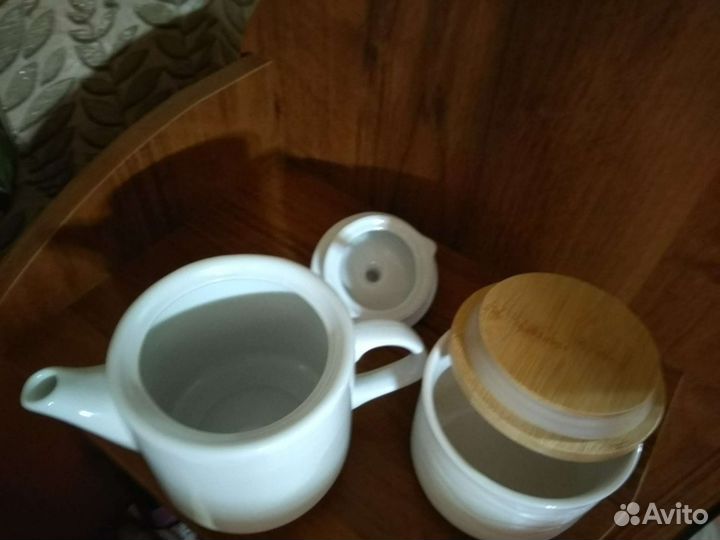 Чайник, сахарница