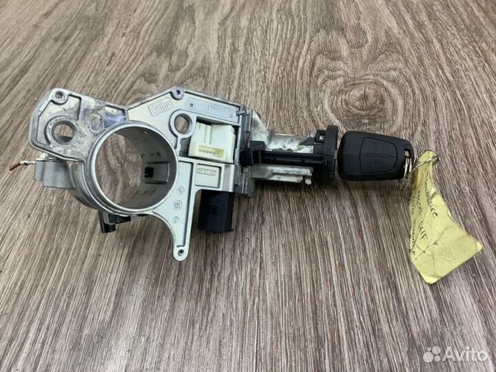 Замок зажигания Opel Zafira B Z19DTH 2005