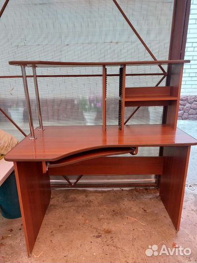 Компьютерный стол