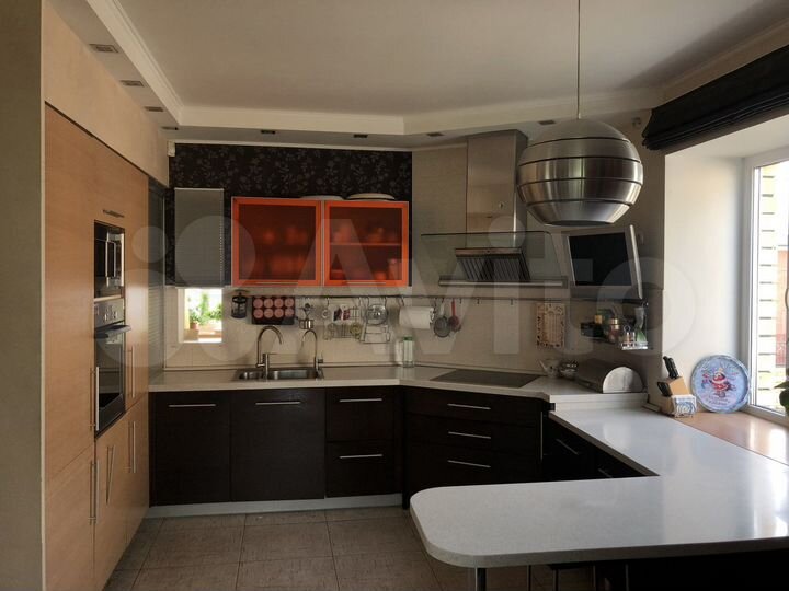 Дом 283 м² на участке 8 сот.