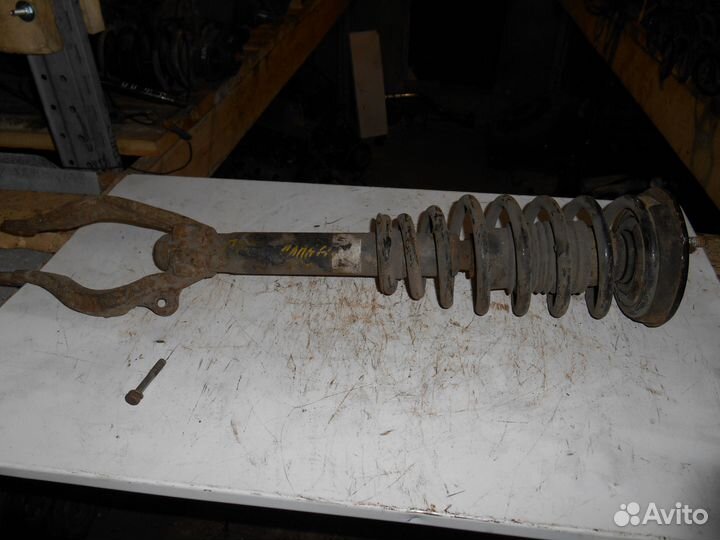 Стойка правая левая Mitsubishi Galant EA Галант еа