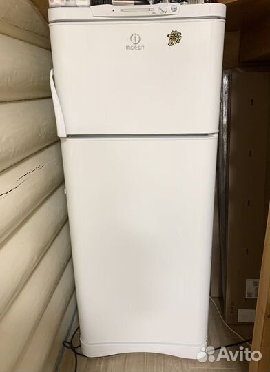 Холодильник indesit