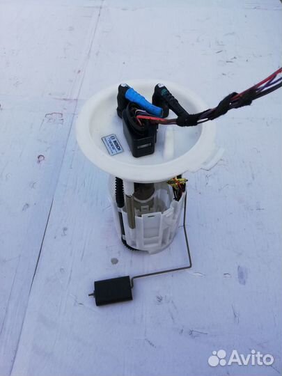 Бензонасос Фольксваген Джетта 6 в сборе