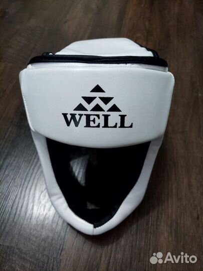 Боксерские перчатки и защита