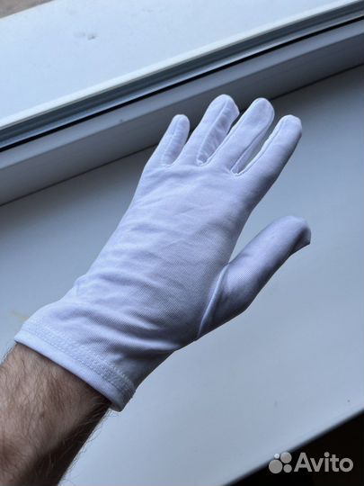 Белые перчатки