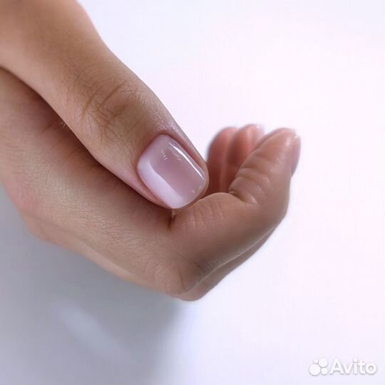 Модель на маникюр с покрытием гель-лак