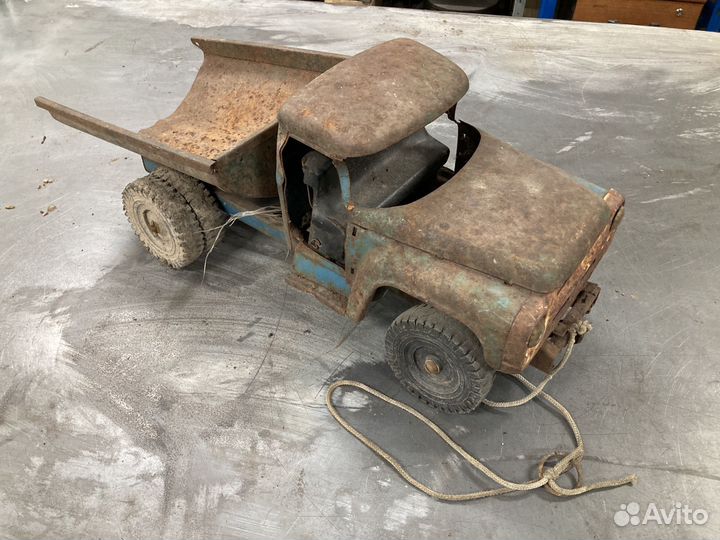 Металлический самосвал СССР ЗИЛ 130 игрушка