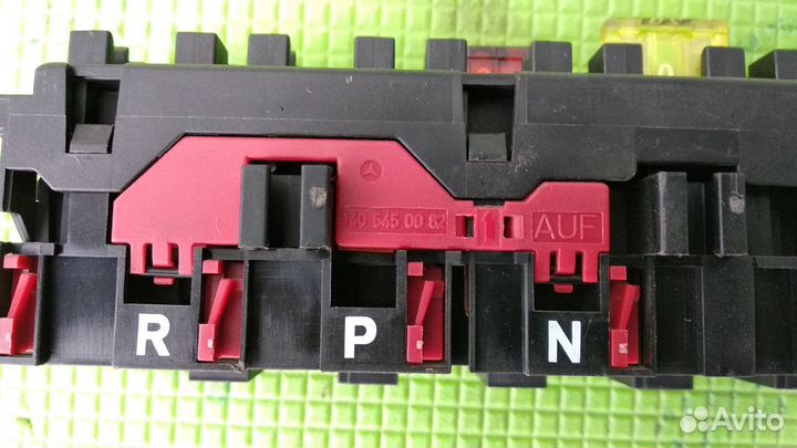 Блок предохранителей Mercedes-Benz W140