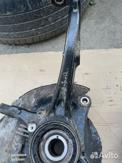 Кулак передний Lexus LX570 Land Cruiser 200