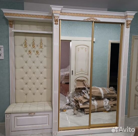 Прихожая со шкафом в классическом стиле