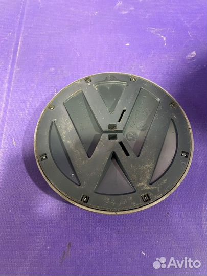Эмблема крышки багажника Volkswagen Touareg 7L 2