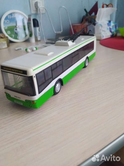 Моделька троллейбус