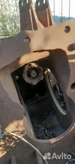 Корпус заднего моста и бортовые передачи трактора