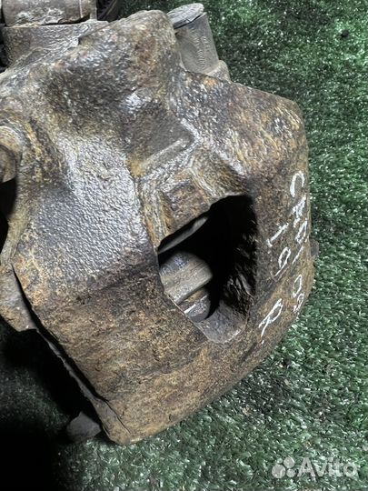 Суппорт задний правый Volkswagen Caddy 3 1.9