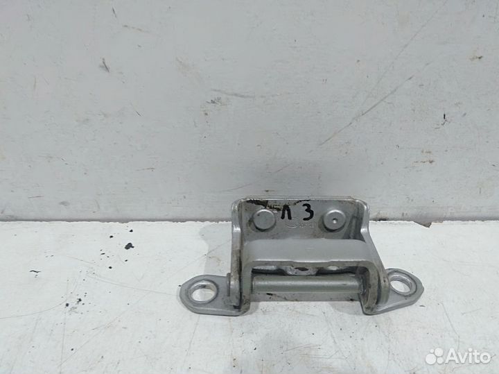 Петля двери задней левой верхняя Almera (G15) 2013