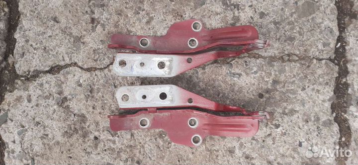 Петля капота Санг Енг Актион Спорт