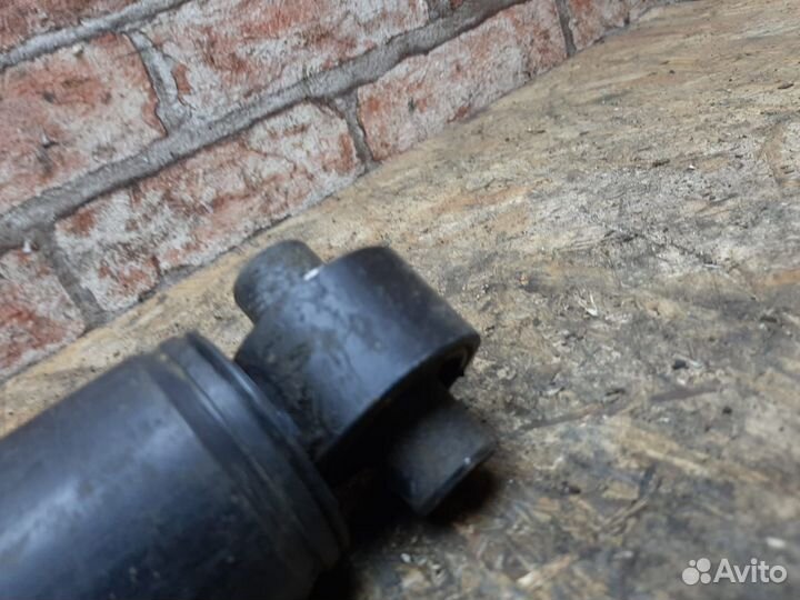 Амортизатор задний Nissan Qashqai J11