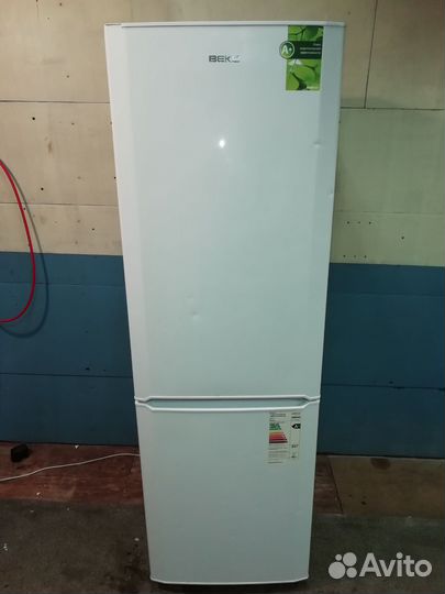 Холодильник бу Beko новый к гарантия