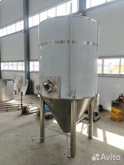 Цилиндро конический танк для пива 2500л