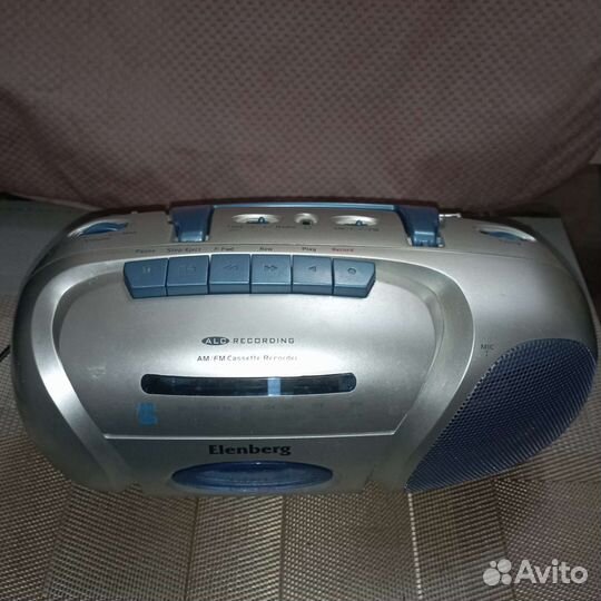 Магнитола Elenberg RCR-2001