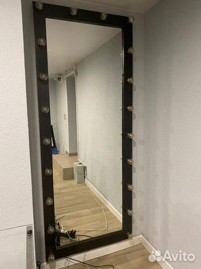 Зеркало с подсветкой в полный рост