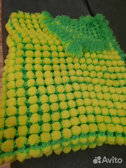 Плед из помпонов