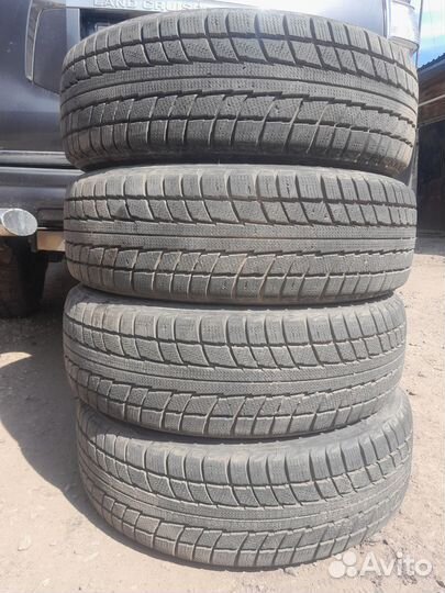 Triangle Snowlink TWT02 215/70 R16