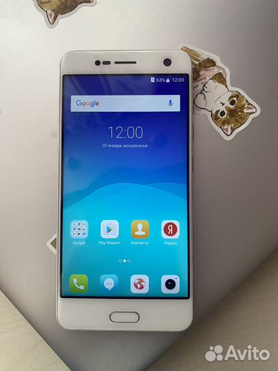 ZTE Blade V8, 3/32 ГБ