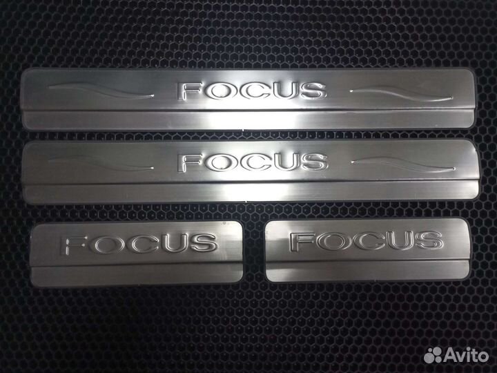 Накладки на пороги Ford Focus 2