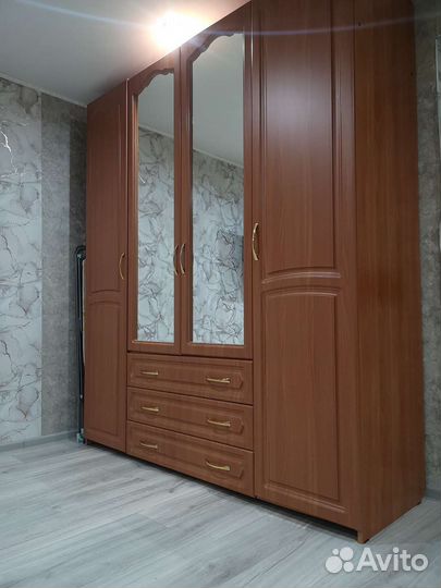Шкаф четырехстворчатый распашной