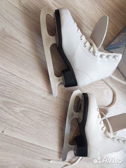 Коньки фигурные 33/34 размер