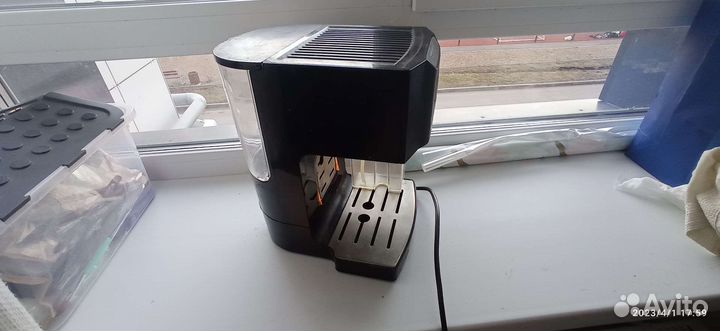 Кофеварка рожковая redmond RCM-1511