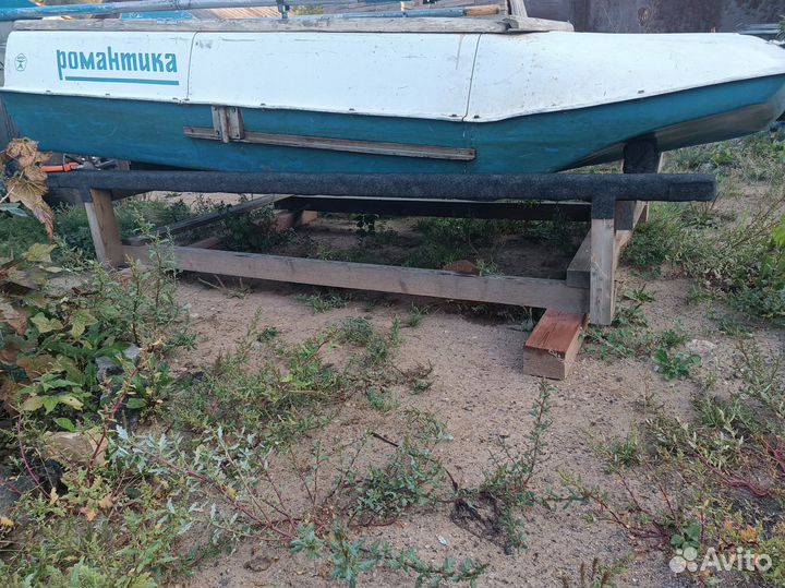 Лодка с мотором бу 5 л. с Романтика