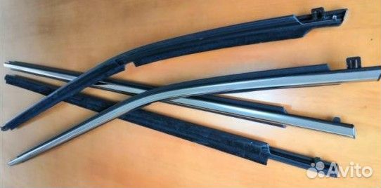 Молдинг стекла передний правый Toyota Corolla 180