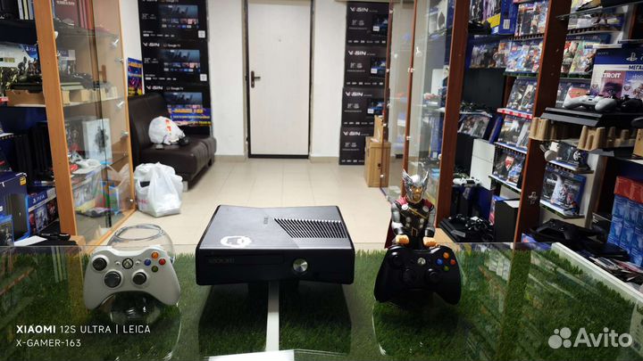 Xbox 360 slim 250GB freeboot 25 игр, 2 джойстика