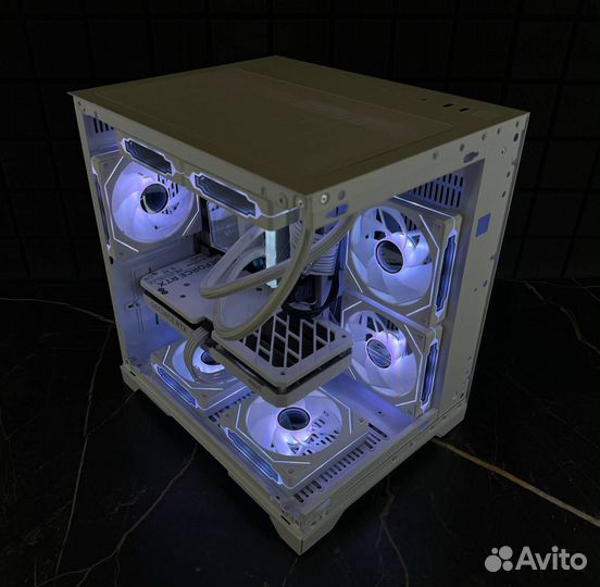 Новый-мощный белый игровой компьютер