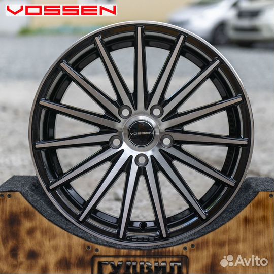 Комплект новых литых дисков ''17 5x114.3 Vossen во