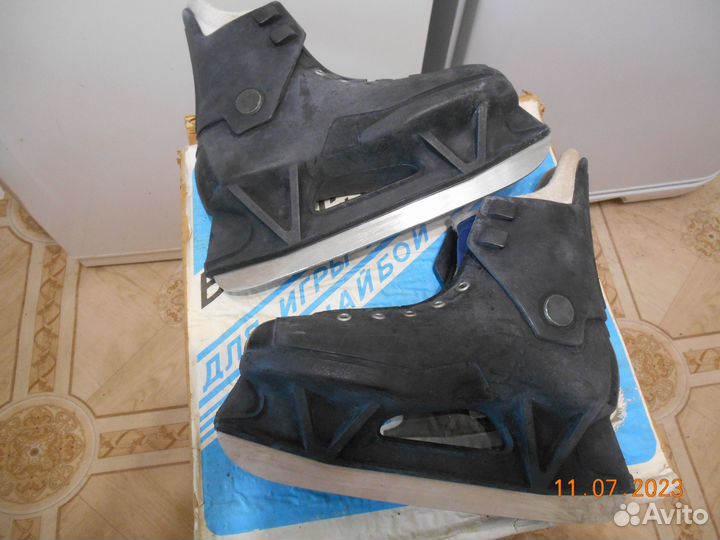 Коньки для игры в хоккей с шайбой