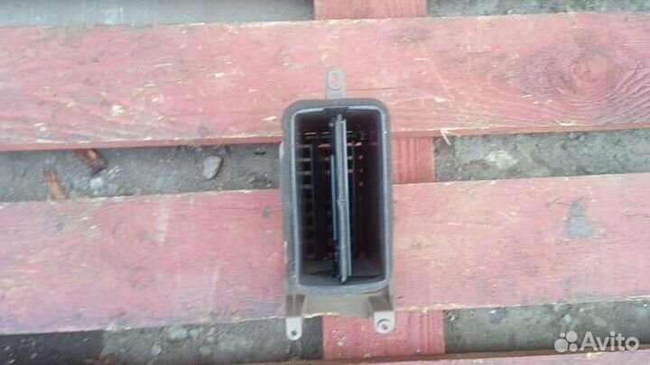 Дефлектор в торпедо левый Nissan Pathfinder R51